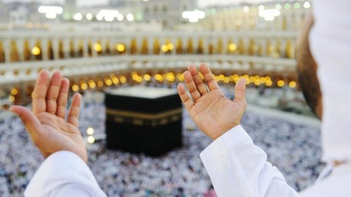 تاريخي: السعودية تفتح العمرة لجميع التأشيرات.. 7 ملايين مسلم يحلمون - سجل الآن في نسك!