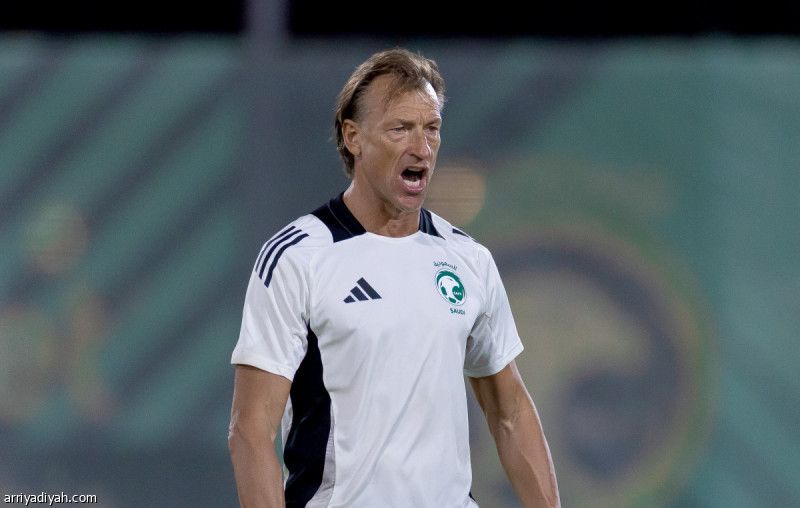 المرض يبعد الحمدان عن الأخضر