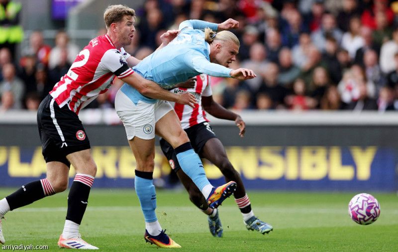 المرة الرابعة.. هالاند يخطف جائزة الشهر