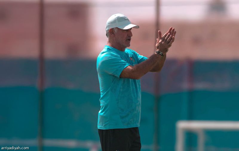 العربي يختبر نيوم قبل القادسية