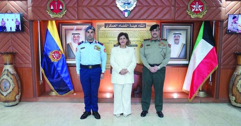 نائب رئيس الأركان وجواهر الدعيج واللواء الهطلاني