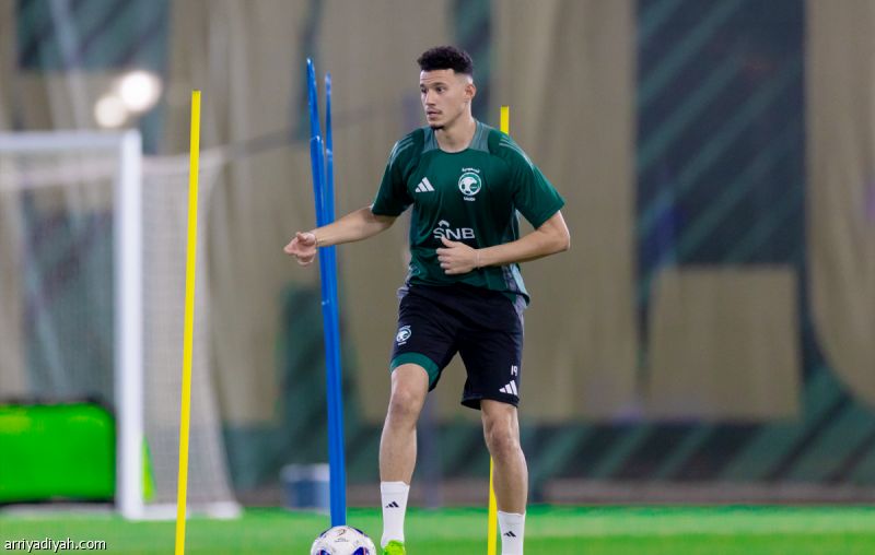 «الأخضر» يسترد الحمدان قبل مواجهة «الفرصتين»
