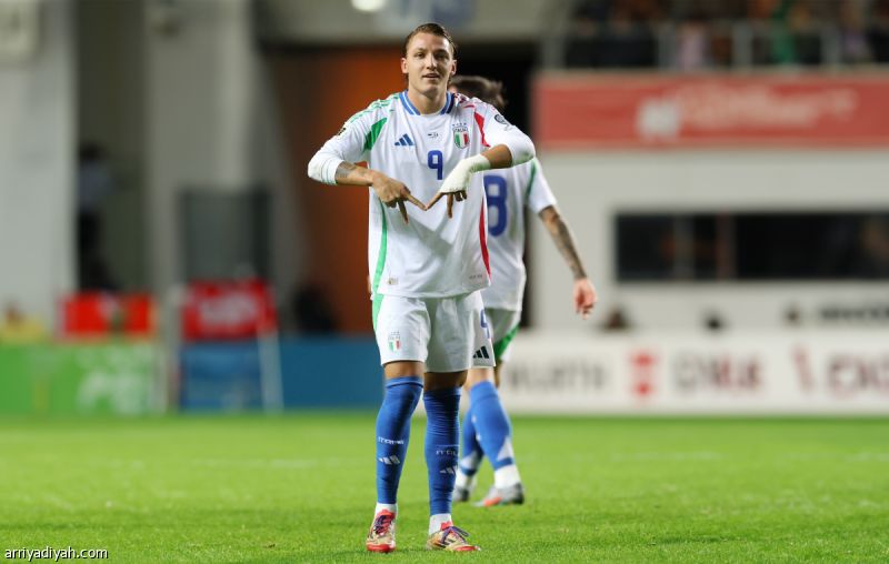 إيطاليا تتمسك بحظوظها.. وريتيجي يسجل