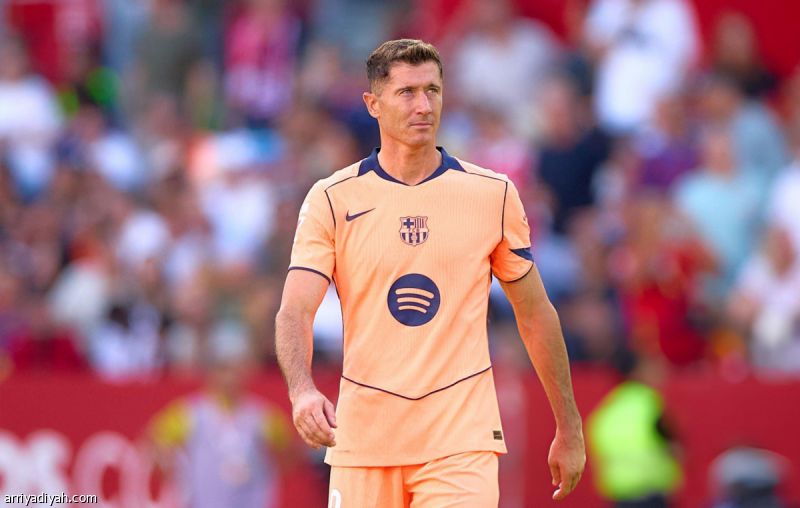 نهاية الموسم.. ليفاندوفسكي يغادر برشلونة