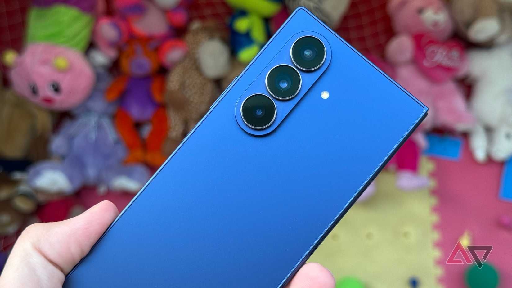 صراع العمالقة القابل للطي.. هل تبادل Pixel 10 Pro Fold و Galaxy Z Fold 7 الأدوار؟