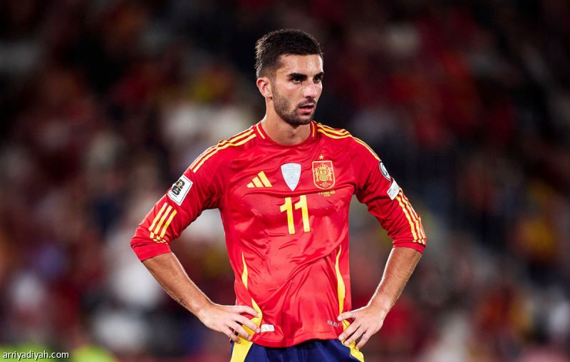 قبل بلغاريا.. توريس يغادر المعسكر