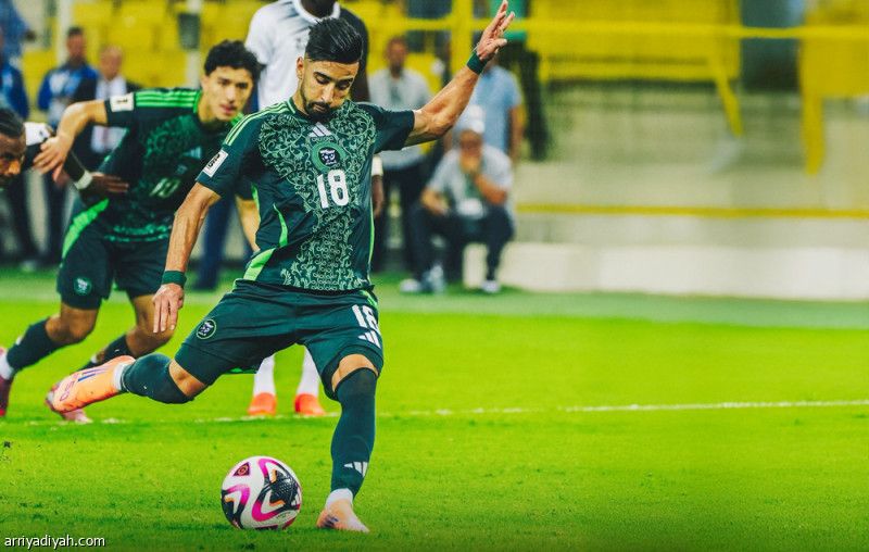 بركلتي جزاء.. الجزائر تقلبها على أوغندا