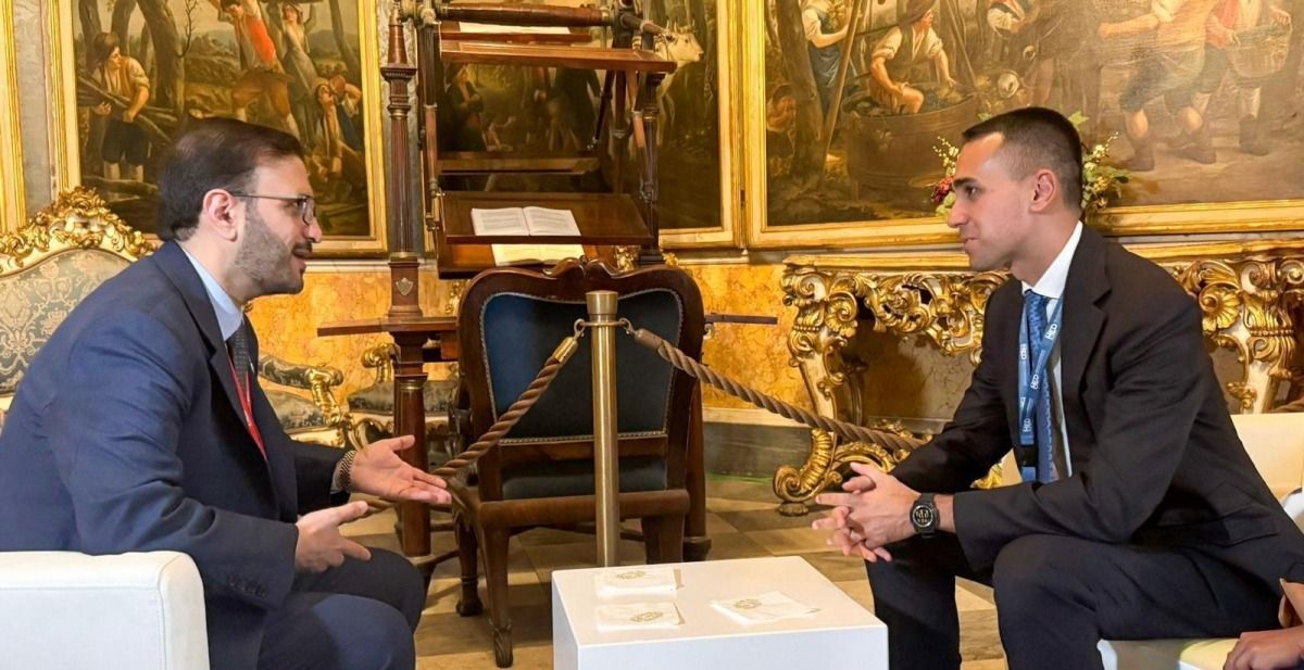 مستشار رئيس مجلس الوزراء المتحدث الرسمي لوزارة الخارجية يجتمع مع المبعوث الخاص للاتحاد الأوروبي لمنطقة الخليج