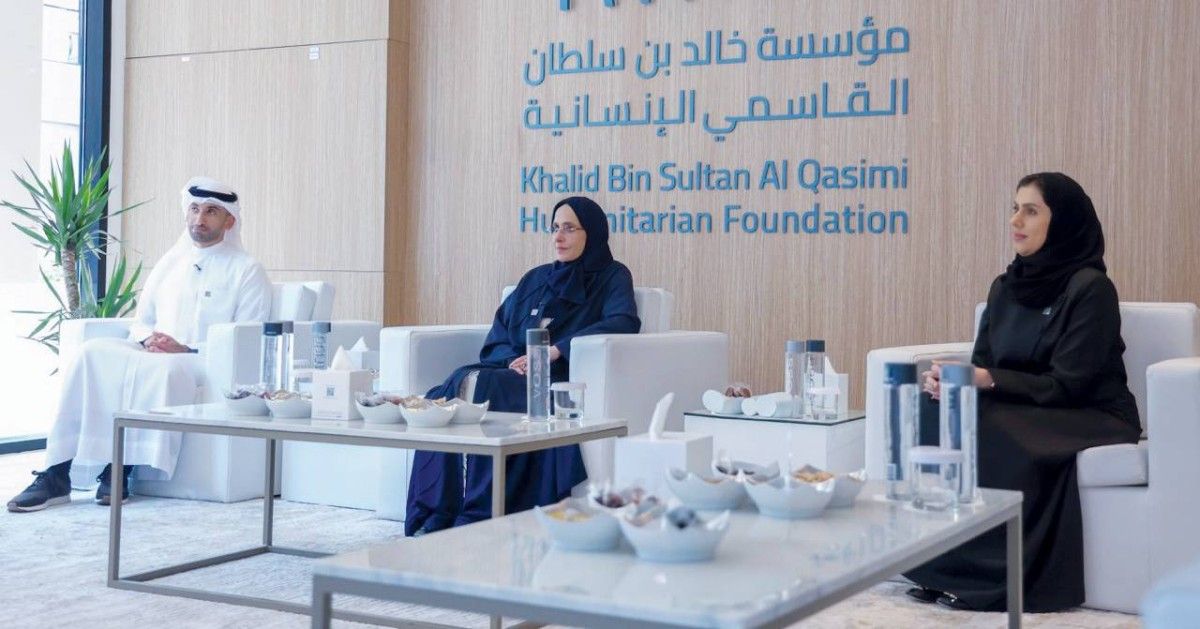 جواهر القاسمي تطلع على مشاريع مؤسسة خالد بن سلطان القاسمي الإنسانية