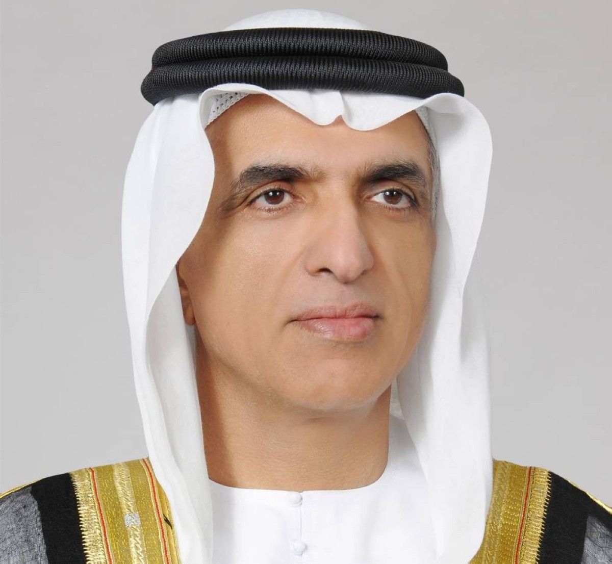 حاكم رأس الخيمة يوجّه بإعفاء الرخص التجارية من الرسوم لمدة عامين