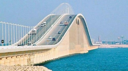 اعتباراً من اليوم منع السفر عبر جسر الملك فهد الى البحرين لهذه الفئات الجديدة في السعودية