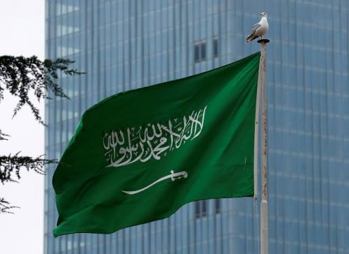 عاجل: السعودية تعيد النظر في توطين 13 مهنة لدعم رؤية 2030... فرص جديدة للوافدين المتخصصين