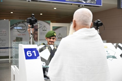 المملكة تبدأ من اليوم تطبيق قرارات جديدة تغير شروط تأشيرة العمرة ومدة الاقامة المسموح بها للمعتمرين