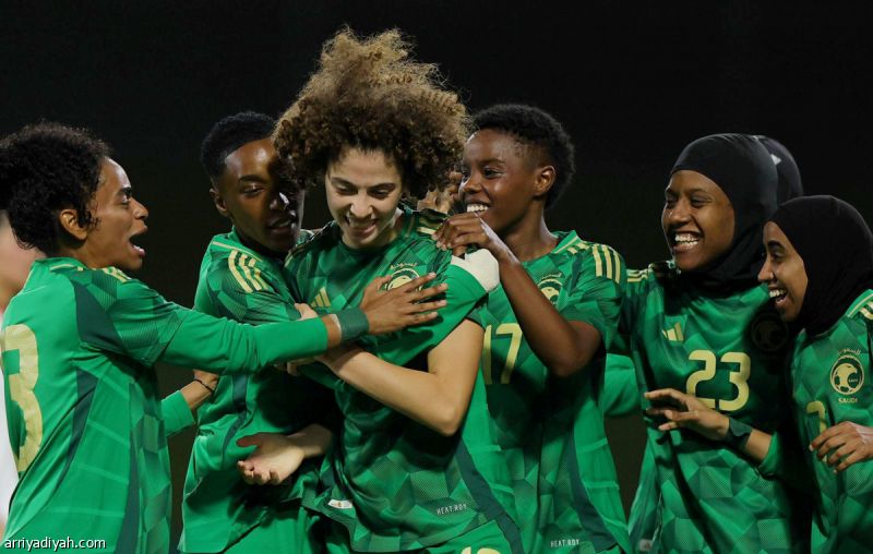 أخضر السيدات يدشن معسكر أبو ظبي