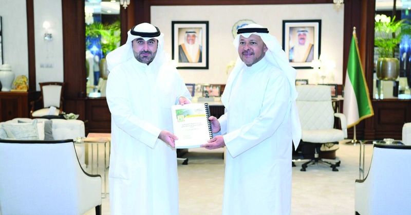 محافظ الفروانية خلال استقباله نواف الكندري