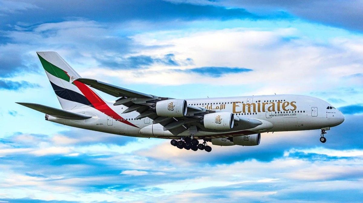 طيران الإمارات الأفضل عالمياً في الرحلات الطويلة لعام 2025