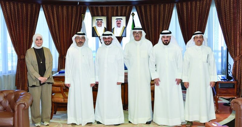 المحافظ مع المُكرّمين