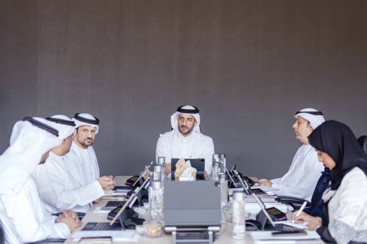 «الشارقة للإعلام» يبحث خطط الارتقاء بمنظومة العمل الإعلامي في الإمارة