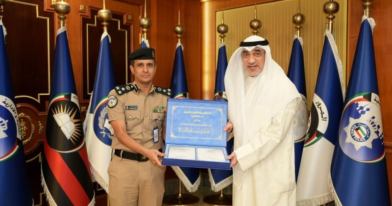 وزير الداخلية يتسلم النسخة الرابعة من قانون المرور ولائحته التنفيذية بالتحديثات الجديدة لعام 2025