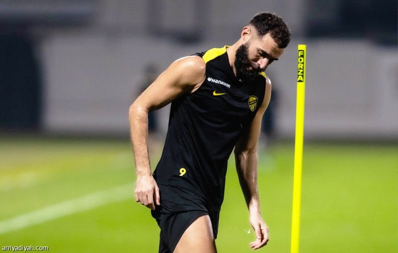 قبل الكلاسيكو.. بنزيما وبيرجوين جاهزان