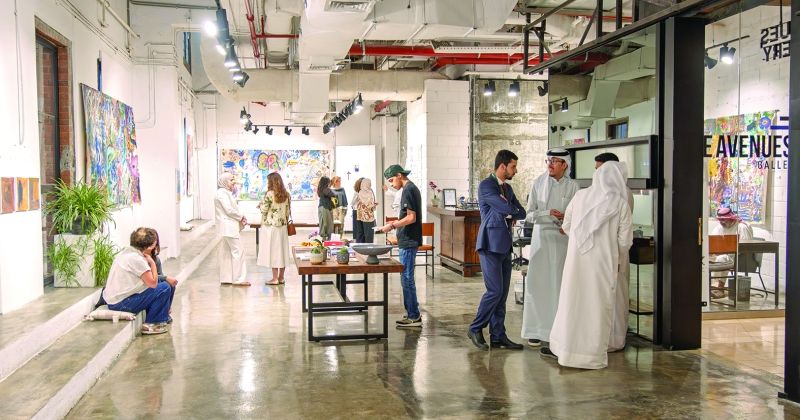 أنامل طلبة «رعاية المعوقين»... تُبدع فناً وجَمالاً