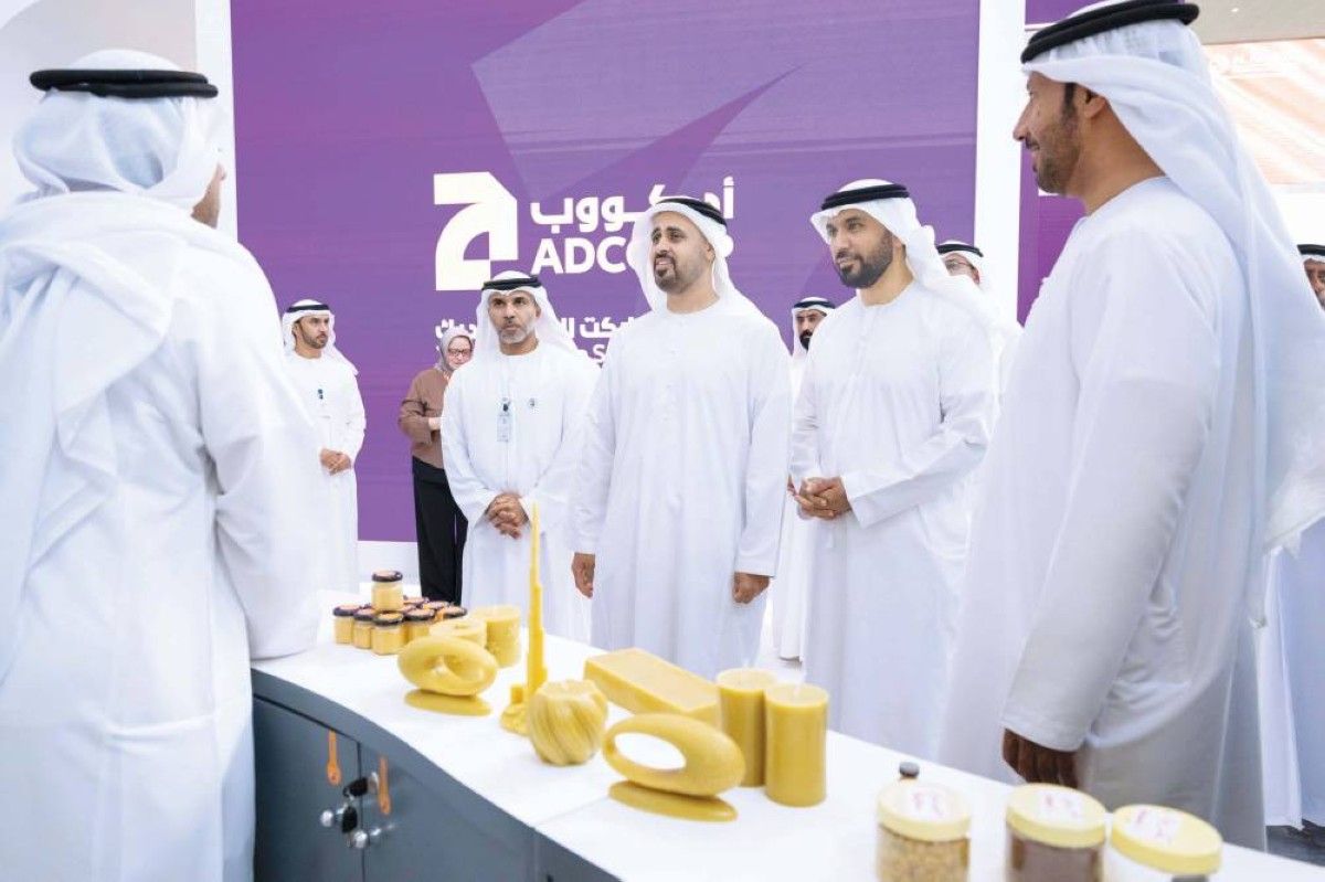 ذياب بن محمد يطّلع على أحدث الابتكارات خلال الأسبوع العالمي للغذاء