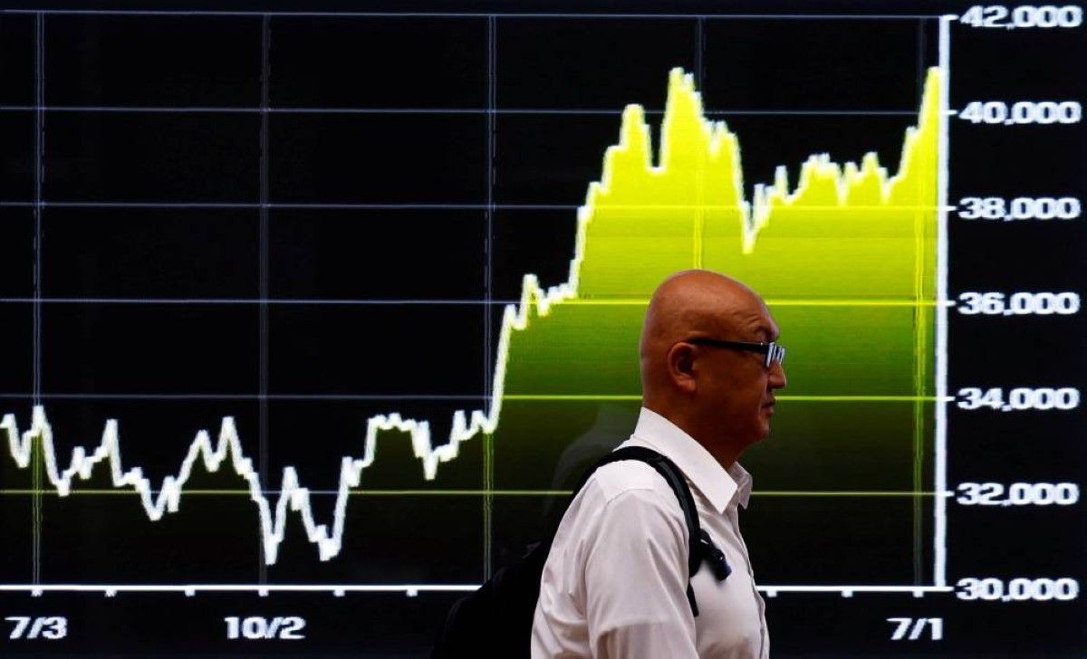 المؤشر نيكاي يختتم الأسبوع على ارتفاع بدعم من أسهم التكنولوجيا