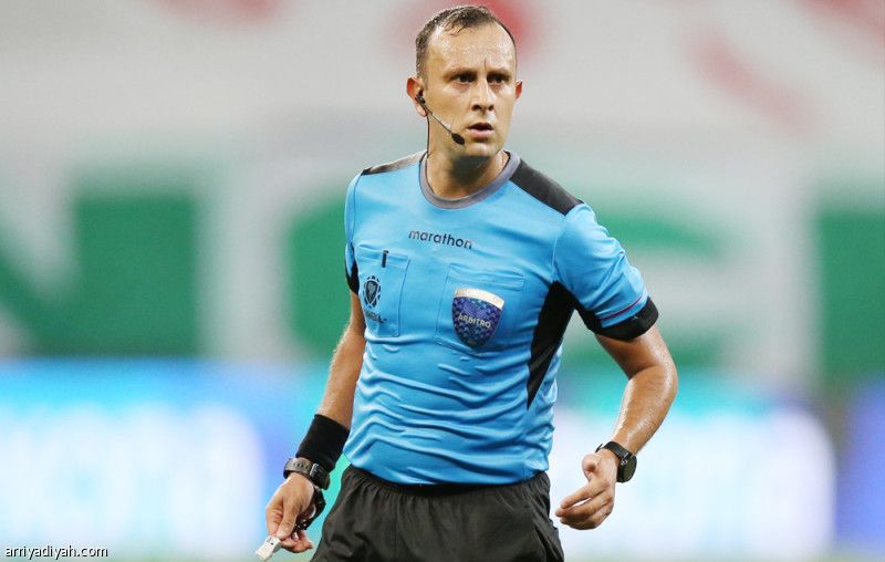 حكم «الكلاسيكو».. معلم وقف على أفراح الهلال