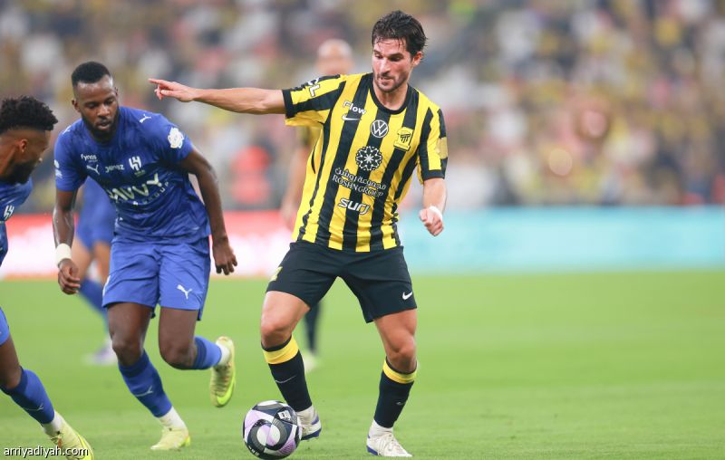 بعد 5 مباريات.. الهلال يمنع الاتحاد من التسجيل