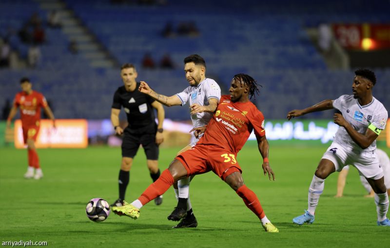 الدور الأول.. الأخدود والقادسية يكرران السلبية