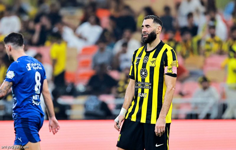 الهلال يسقط بنزيما الهزيمة الخامسة
