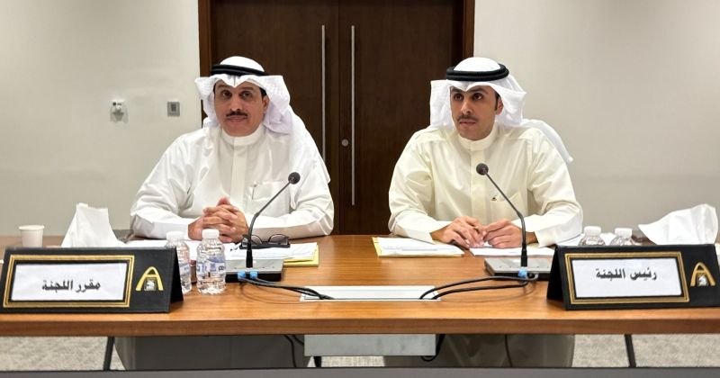 وليد الدغر وعبدالله العنزي خلال اجتماع اللجنة