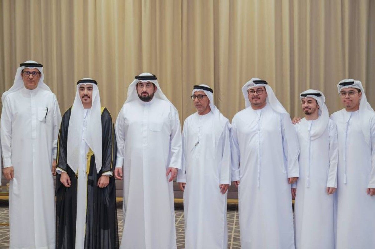 أحمد بن محمد يحضر أفراح المرزوقي والحمادي