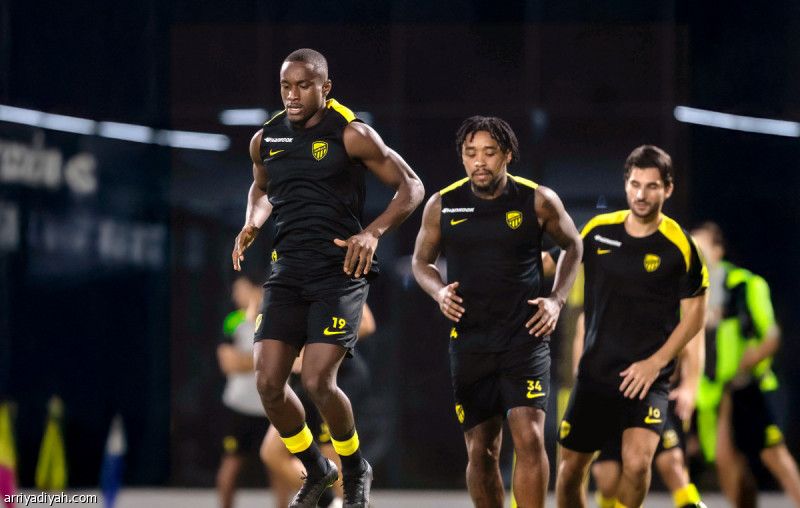 فيرنانديز يكمل أجانب الاتحاد