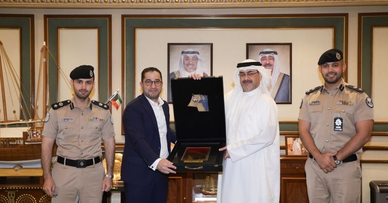 محافظ العاصمة خلال استقباله مدير «مايكروسوفت»