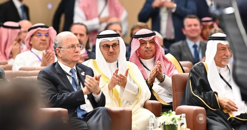 المخيزيم خلال مشاركته في المنتدى