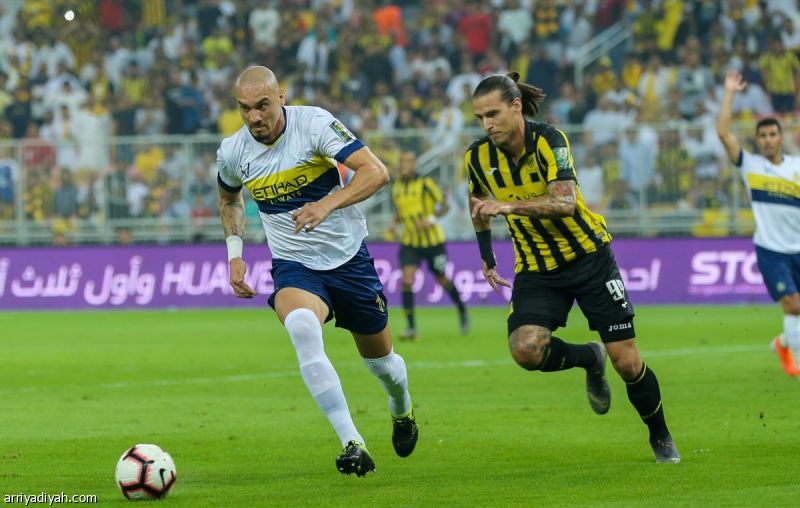 من تسديدة خميس إلى أهداف رومارينيو.. حكايات تروى بين النصر والاتحاد