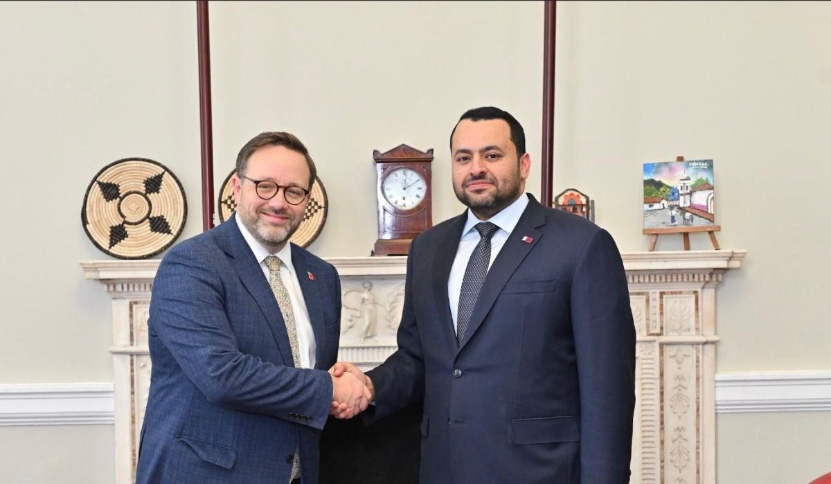 وزير الدولة بوزارة الخارجية يجتمع مع مسؤولين بريطانيين