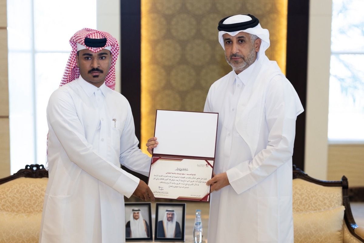 وزير الدولة للشؤون الداخلية يكرم متعاونين مع الجهات المختصة خلال حادث حريق فرضة الوكرة