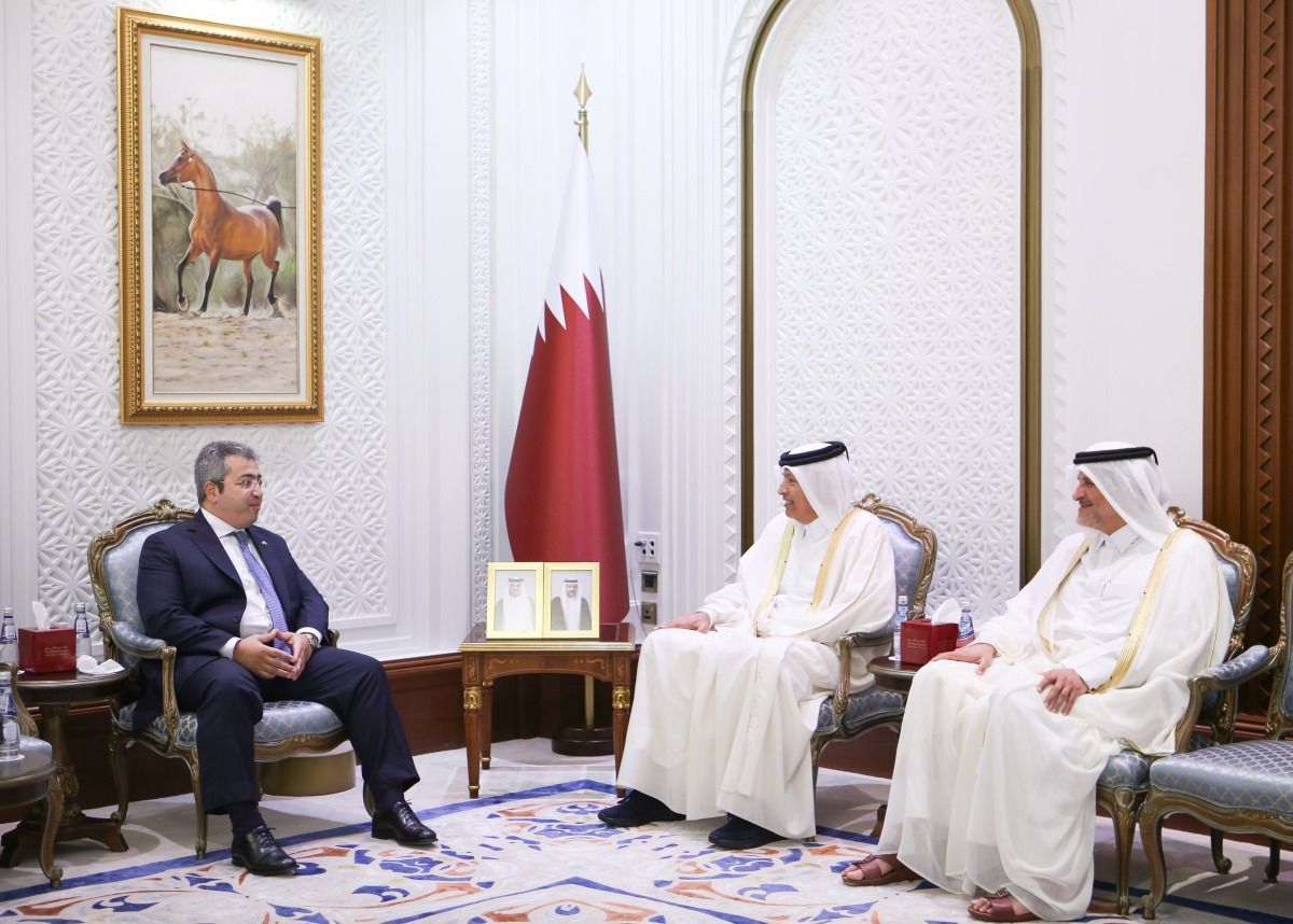 رئيس مجلس الشورى يجتمع مع السفير المصري