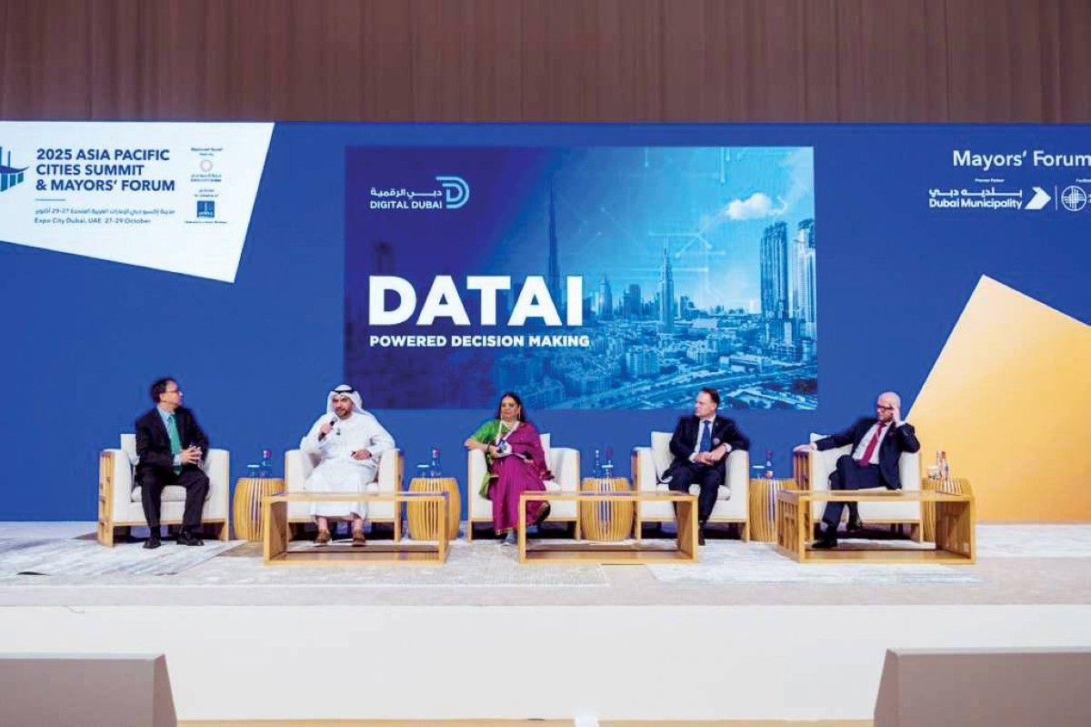 «دبي للإحصاء» تستعرض مسيرة التحول الرقمي في اعتماد البيانات