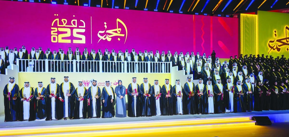 كليـة المجتمع تحتفل بتخريج 860 طالباً وطالبة