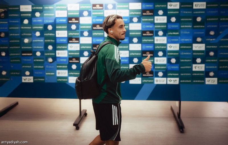 أمام الرياض.. الأهلي يبدأ بهجوم رباعي