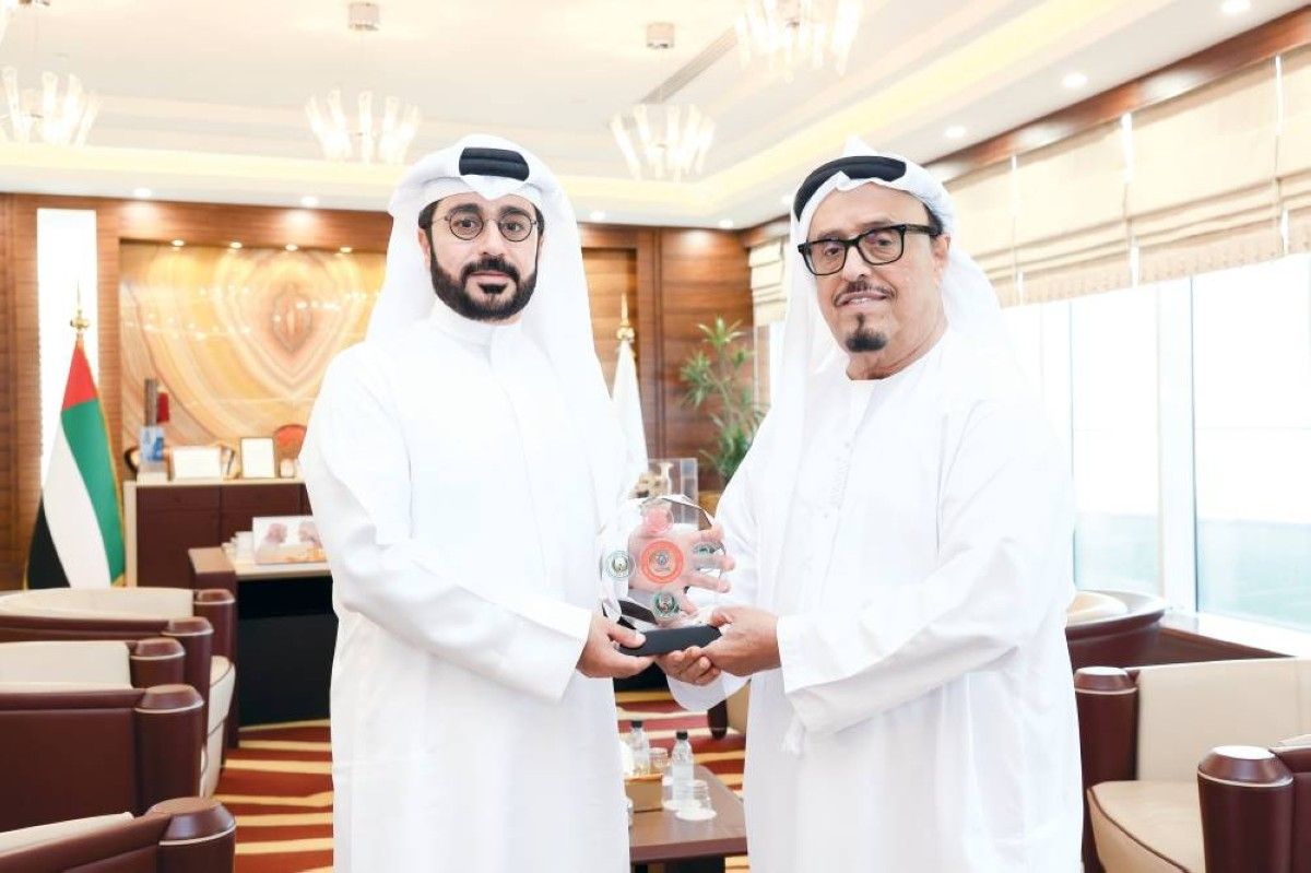 ضاحي خلفان والقنصل البحريني يبحثان تعزيز التعاون