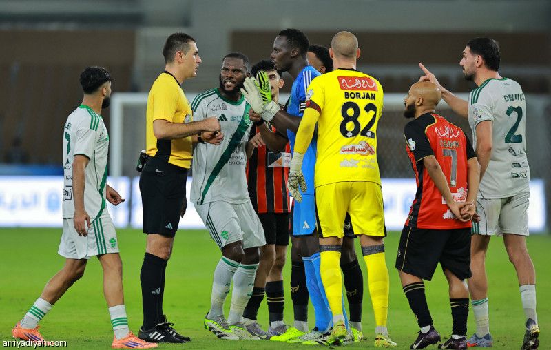 ريشة: الحكم حرم الأهلي من جزائيتين.. وأفسد المباراة بكثرة الأخطاء