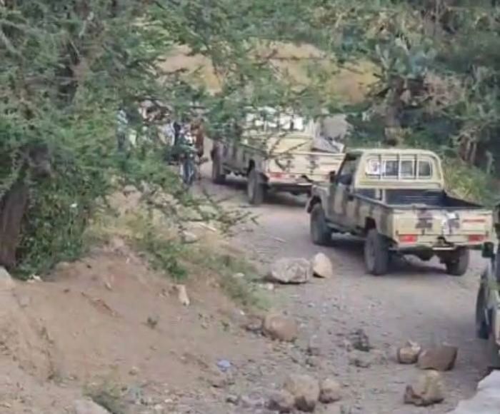 «استغلال السلطة يمزق حياة المواطنين في ذي السفال» ميليشيا الحوثي تستمر في عبثها عبر “كسارة المحاجر”