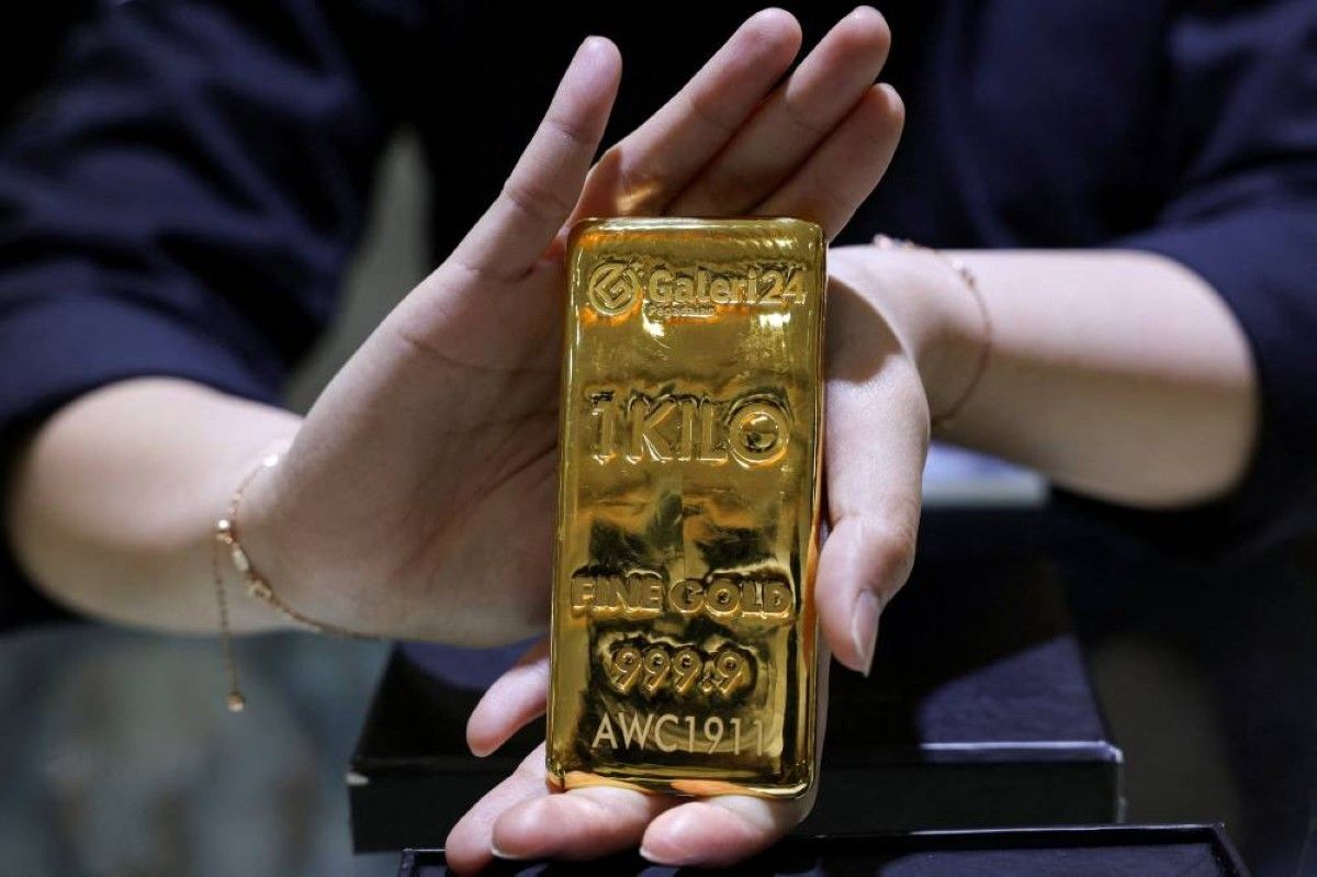 الذهب يلمع ويتجه لتحقيق مكاسب شهرية