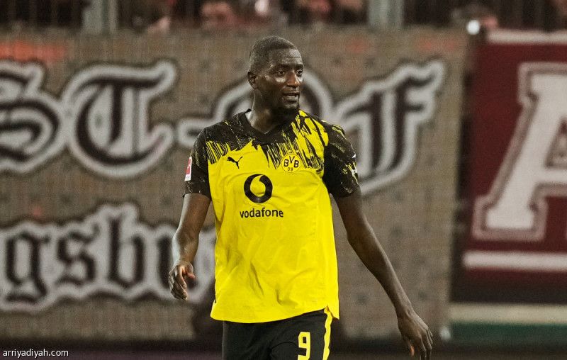 دورتموند يسقط أوجسبورج بضربة جيراسي