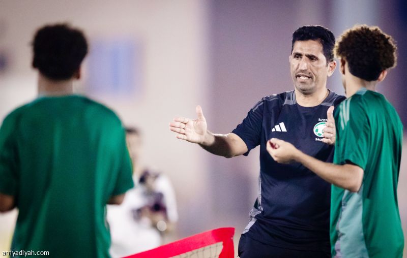 في قطر.. تدريب الأخضر يكافح إرهاق السفر