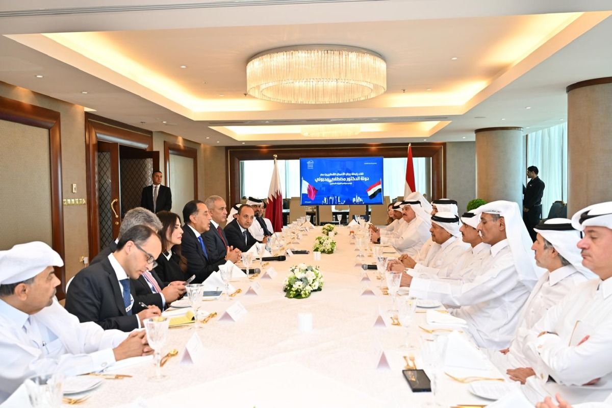 رئيس الوزراء المصري يؤكد رغبة بلاده في تعزيز التعاون مع قطر في مختلف المجالات